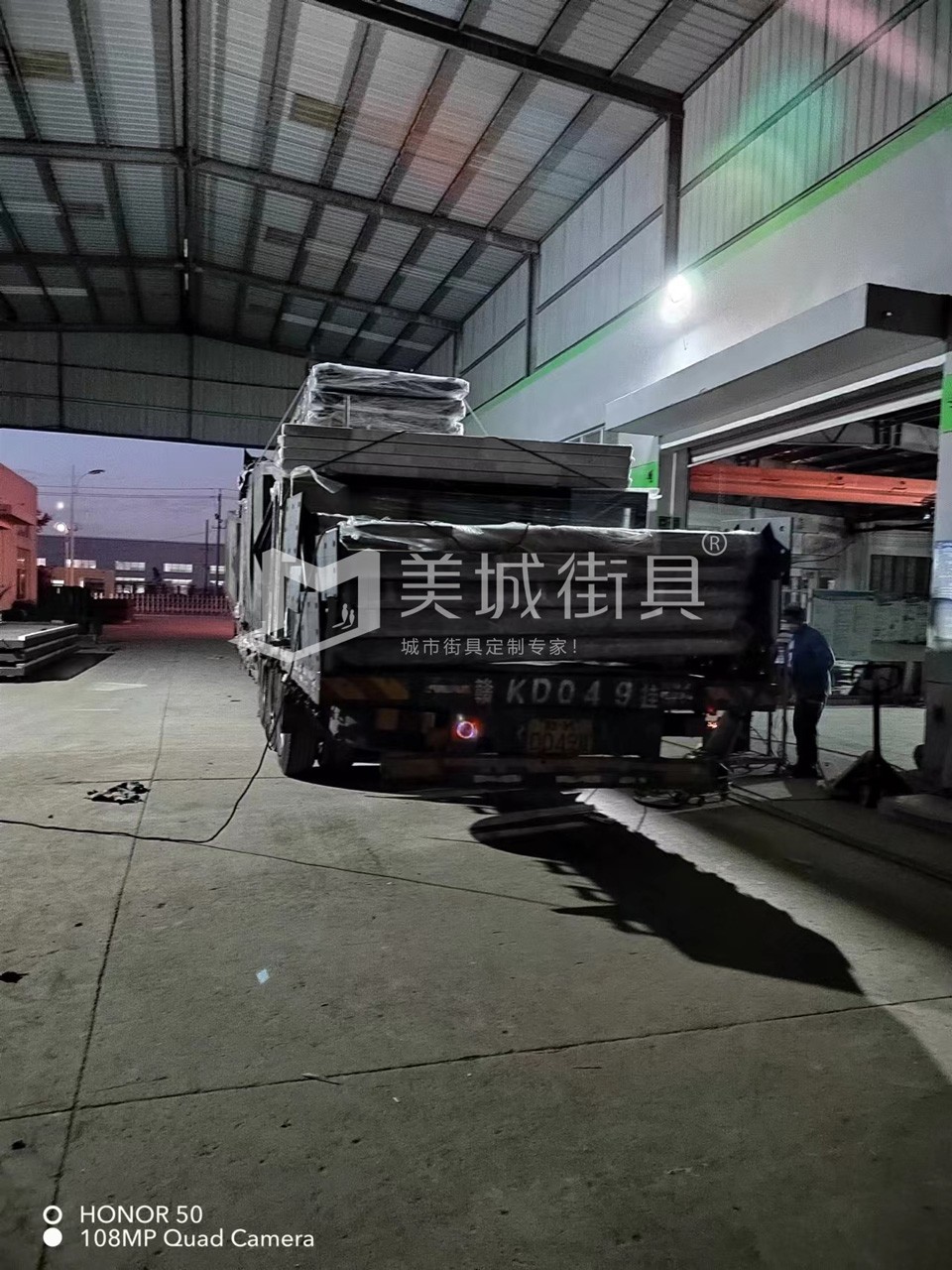 2022.10.18美城街具供應(yīng)臺(tái)州第三、四車候車亭發(fā)貨記錄